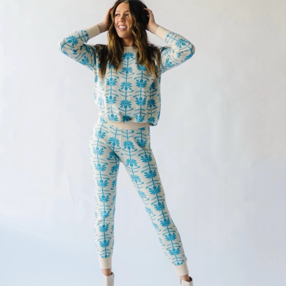 Cream Knit Pajama Set with Blue Floral Print - Cozy Lounge Top & Joggers